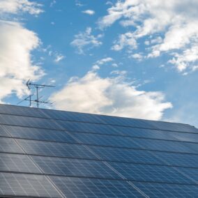 太陽光パネルが経年劣化したら、部分的に修理・交換はできますか？