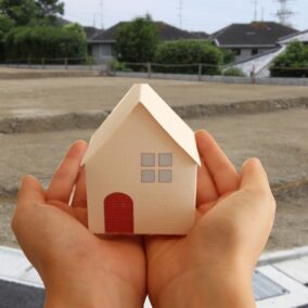 土地を分離して名義変更する費用はいくらぐらいかかりますか?